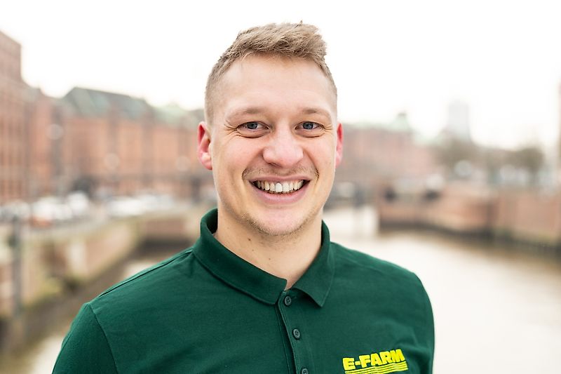 Контактна персона Пан Sören Lüdtcke-Hollm