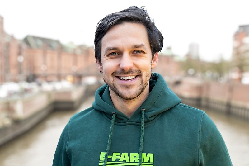 Контактна персона Пан István Pástor