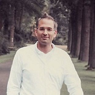 Контактна персона Пан Sebastian Surmann