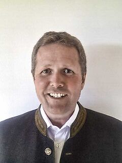 Контактна персона Пан Christian Lohfeyer